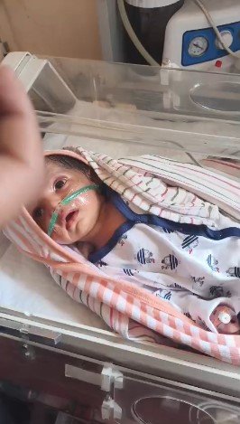 Neonatal ambulance for newborn and premature baby transfer
